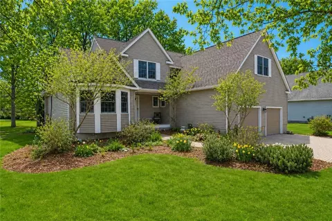 56 Wanda St, Narragansett, RI 02882