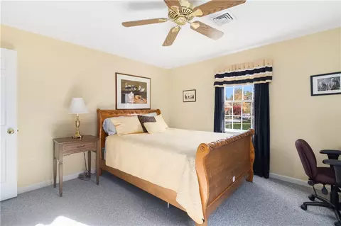 Bedroom - 22 Beech Tree Pl, South Kingstown, RI 02879 photo 4 of 5
