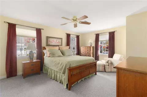 Bedroom - 22 Beech Tree Pl, South Kingstown, RI 02879 photo 3 of 5