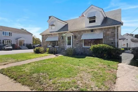 400 Newport Ave St, Pawtucket, RI 02861