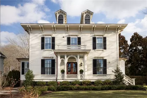 27 Kay St, Newport, RI 02840
