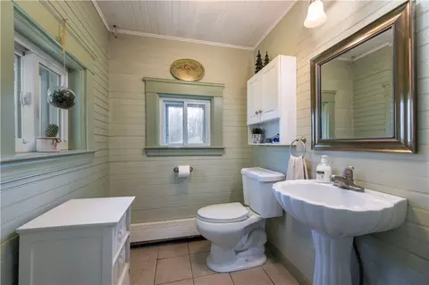 Bath - 233 Palace Ave, Warwick, RI 02886 photo 2 of 3