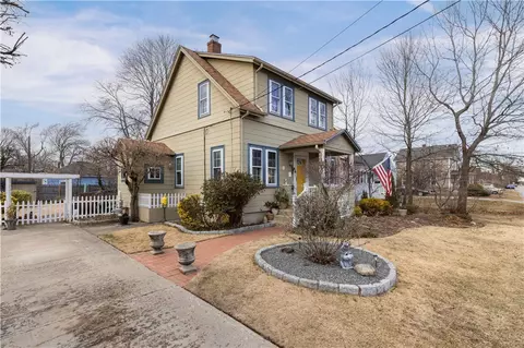 Exterior - 233 Palace Ave, Warwick, RI 02886 photo 2 of 14