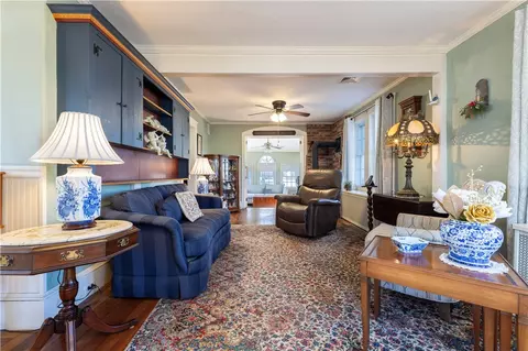 Living - 233 Palace Ave, Warwick, RI 02886 photo 1 of 3