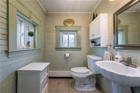 Bath - 233 Palace Ave, Warwick, RI 02886 photo 1 of 3