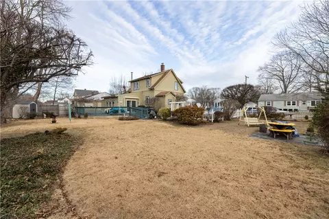 Exterior - 233 Palace Ave, Warwick, RI 02886 photo 7 of 14