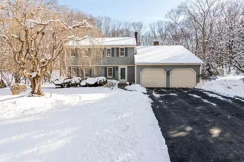 207 Beacon Dr, North Kingstown, RI 02852