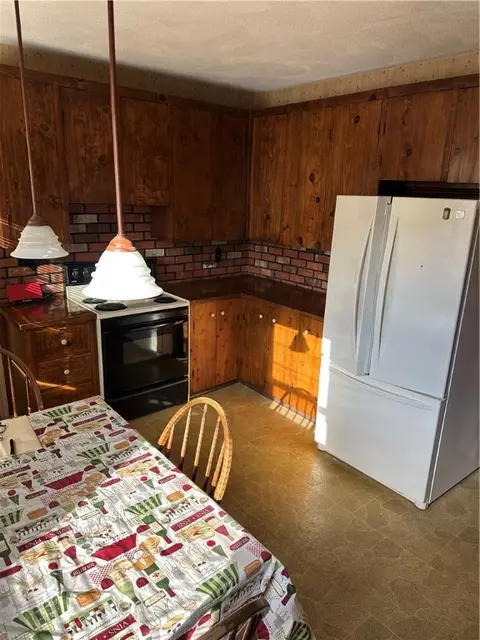 Kitchen - 47 Clara Ave, Warwick, RI 02889 photo 3 of 4