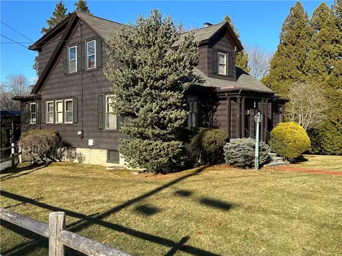 47 Clara Ave, Warwick, RI 02889