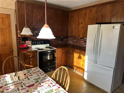 Kitchen - 47 Clara Ave, Warwick, RI 02889 photo 4 of 4