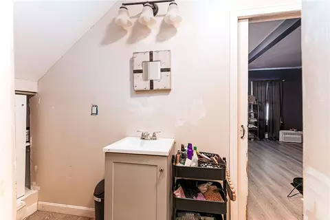 Bath - 11 Appleton Ave, Pawtucket, RI 02860 photo 1 of 4