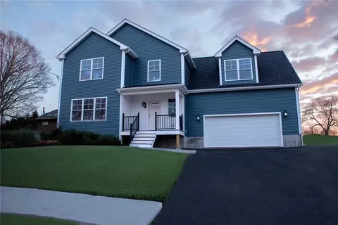 6 Lillian Ct, Warwick, RI 02889