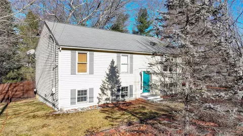 82 Belair Ave, Attleboro, MA 02703