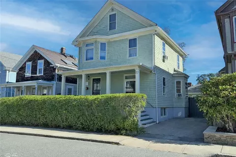 27 Hall Ave, Newport, RI 02840