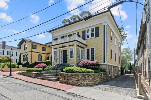 75 Pelham St #B, Newport, RI 02840