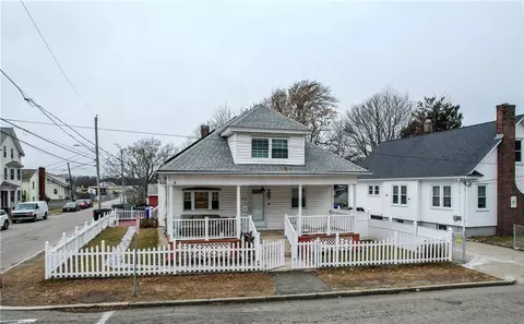 970 York Ave, Pawtucket, RI 02861