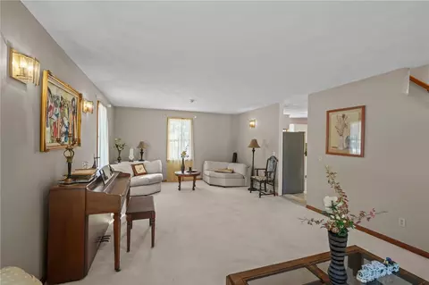 10 Arrowhead Way, Warwick, RI 02886 photo 11