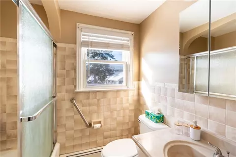 Bath - 727 Mendon Rd, Woonsocket, RI 02895 photo 3 of 8