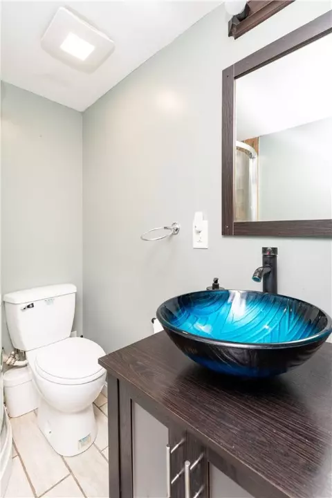 Bath - 727 Mendon Rd, Woonsocket, RI 02895 photo 5 of 8
