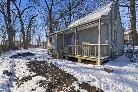 51 Pequot Ave, Cumberland, RI 02864