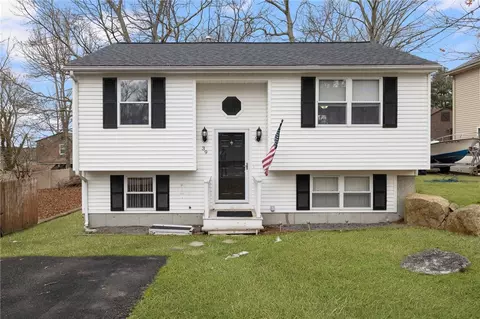 39 Mohawk St, Coventry, RI 02816