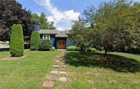 2 Sturbridge Ave, Greenville, RI 02828