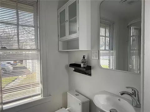 Bath - 821 Post Rd, Warwick, RI 02888 photo 1 of 10
