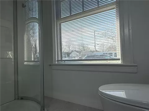 Bath - 821 Post Rd, Warwick, RI 02888 photo 2 of 10