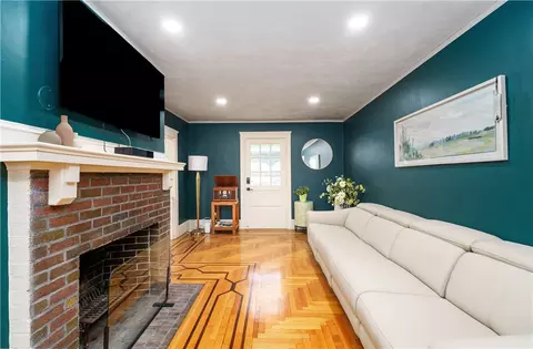 Living - 821 Post Rd, Warwick, RI 02888 photo 3 of 3