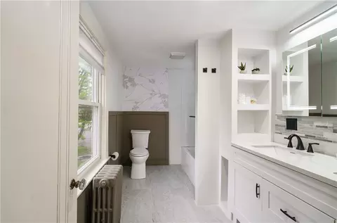 Bath - 821 Post Rd, Warwick, RI 02888 photo 9 of 10