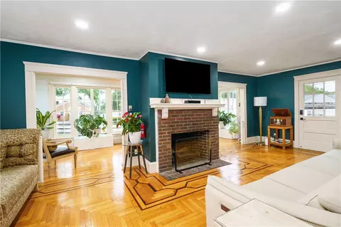 Living - 821 Post Rd, Warwick, RI 02888 photo 2 of 3