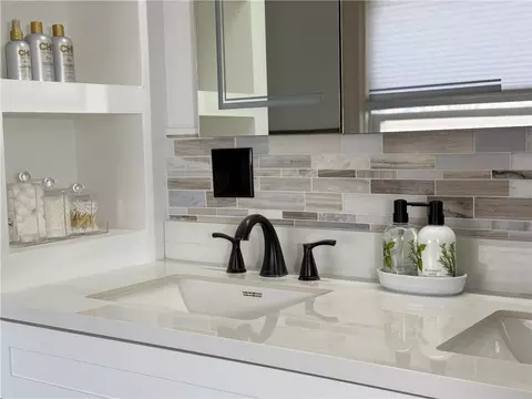 Bath - 821 Post Rd, Warwick, RI 02888 photo 6 of 10