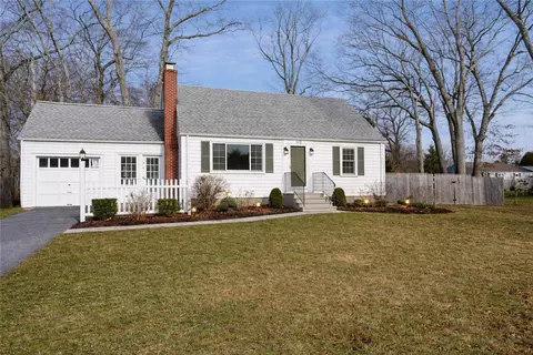 123 S Pierce Rd, East Greenwich, RI 02818
