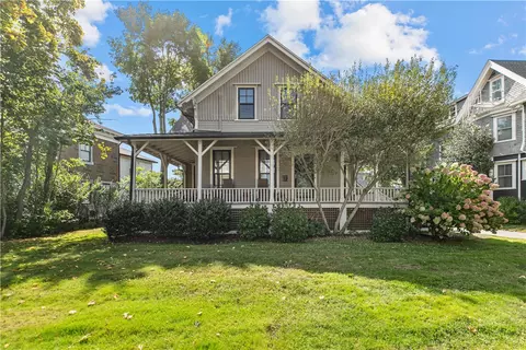 39 Powel Ave #1, Newport, RI 02840