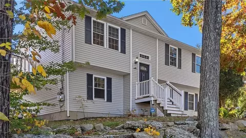 4 Battey Dr, Greenville, RI 02828