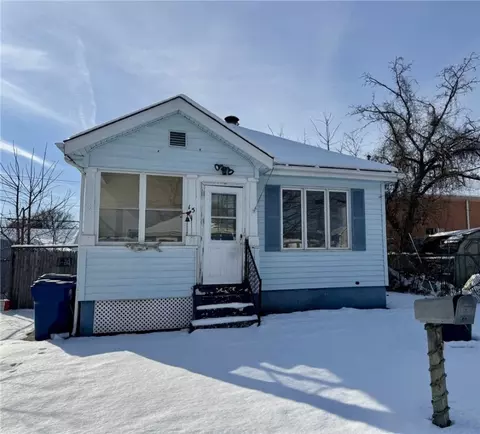 15 Center Ct, Warwick, RI 02889