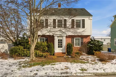 198 Gibbs Ave, Newport, RI 02840