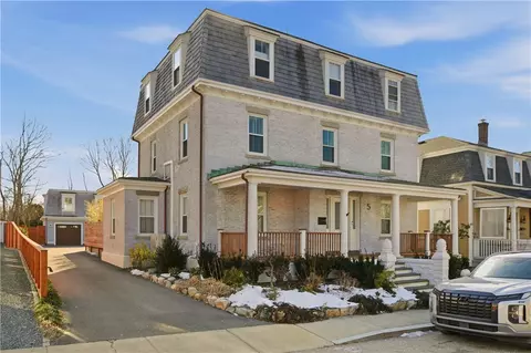5 Dresser St, Newport, RI 02840