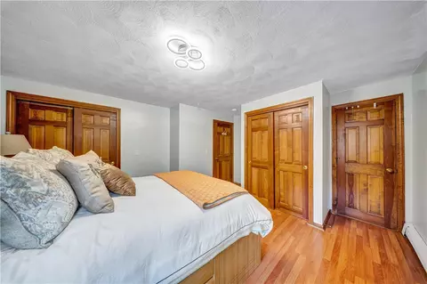 Bedroom - 3945 Post Rd, Warwick, RI 02886 photo 2 of 5