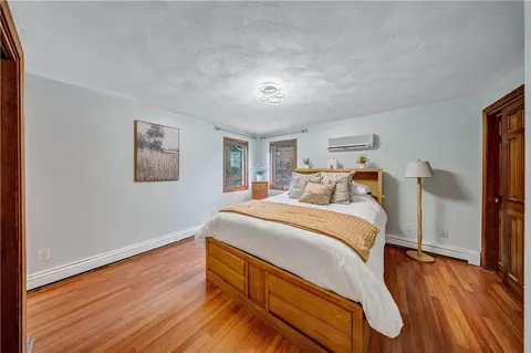 Bedroom - 3945 Post Rd, Warwick, RI 02886 photo 3 of 5