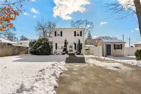 10 Cosett Rd, Warwick, RI 02886
