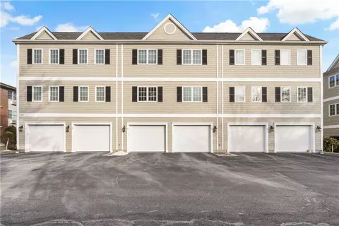 667 Metacom Ave #14, Bristol, RI 02809