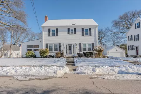 73 Western Promenade St, Cranston, RI 02905
