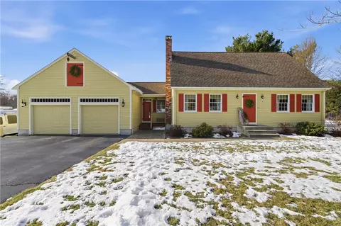 9 Anna Mac Dr, Cumberland, RI 02864