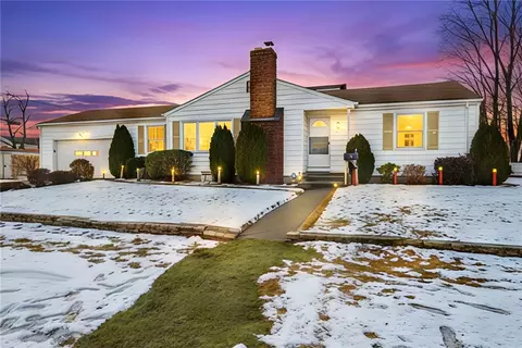 60 Stedman Ave, Pawtucket, RI 02860