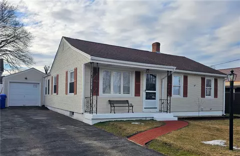 34 Elmcrest Dr, Pawtucket, RI 02861