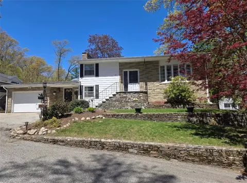 17 Rhode Island Ave, Johnston, RI 02919