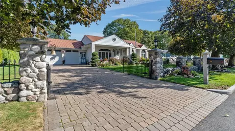 23 Albert Ave, Barrington, RI 02806