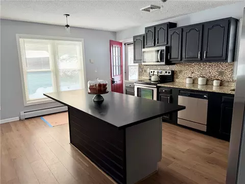 Kitchen - 30 Huntley Rd, Killingly, CT 06241 photo 4 of 5