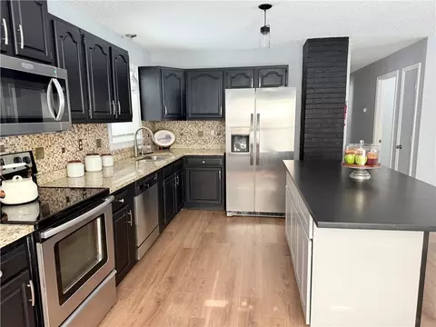 Kitchen - 30 Huntley Rd, Killingly, CT 06241 photo 3 of 5